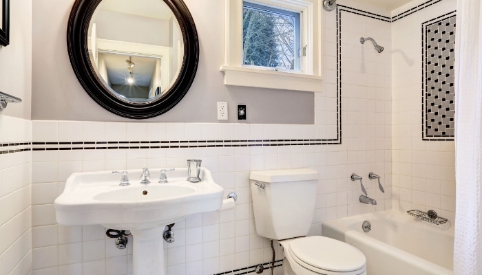 Moder Black And White Bathroom